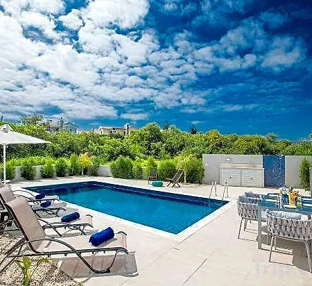 Po490b, Modern 5bdr With Pool, Close To The Beaches