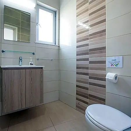 Hotel Po490b, Modern 5bdr With Pool, Close To The Beaches 3*